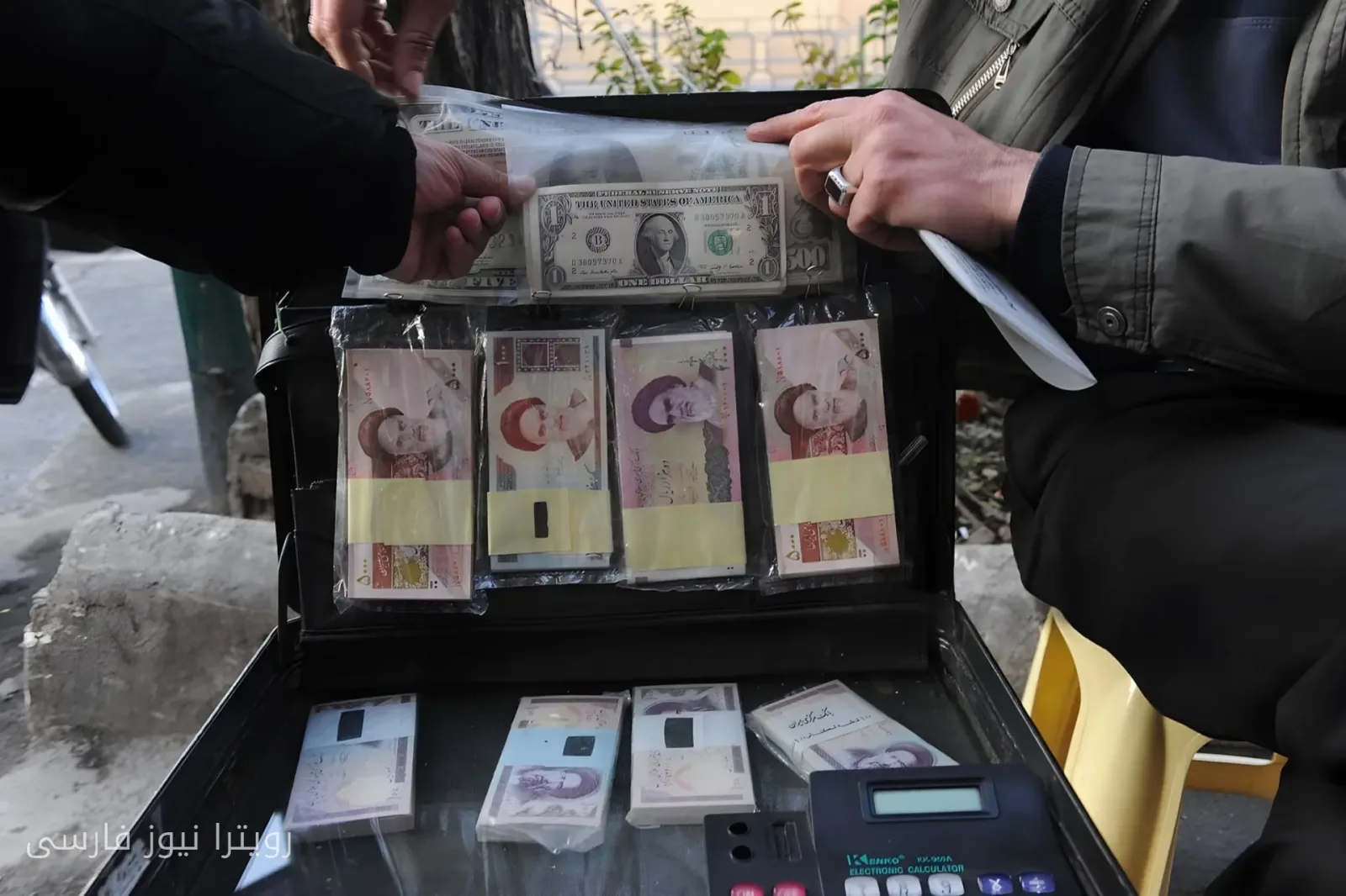 آرامش دلار در محدوده ۲۲۸ هزار تومان و رشد بازار طلا و سکه