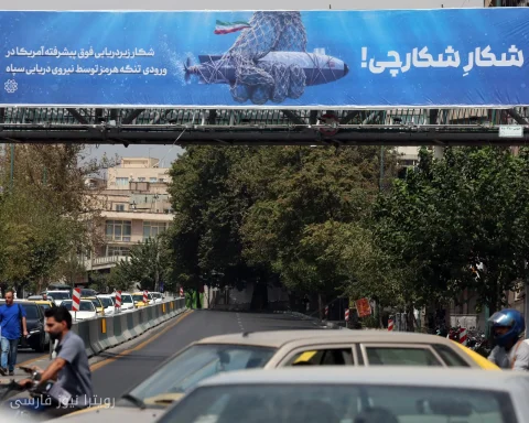 تلافی تهران: حمله به ۱۰ کشتی در تنگه هرمز پس از حملات آمریکا